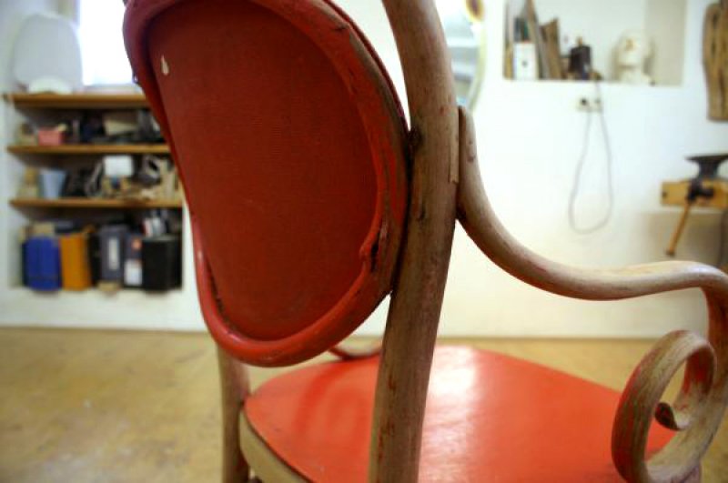 Thonet-Fauteuil rot übermalt